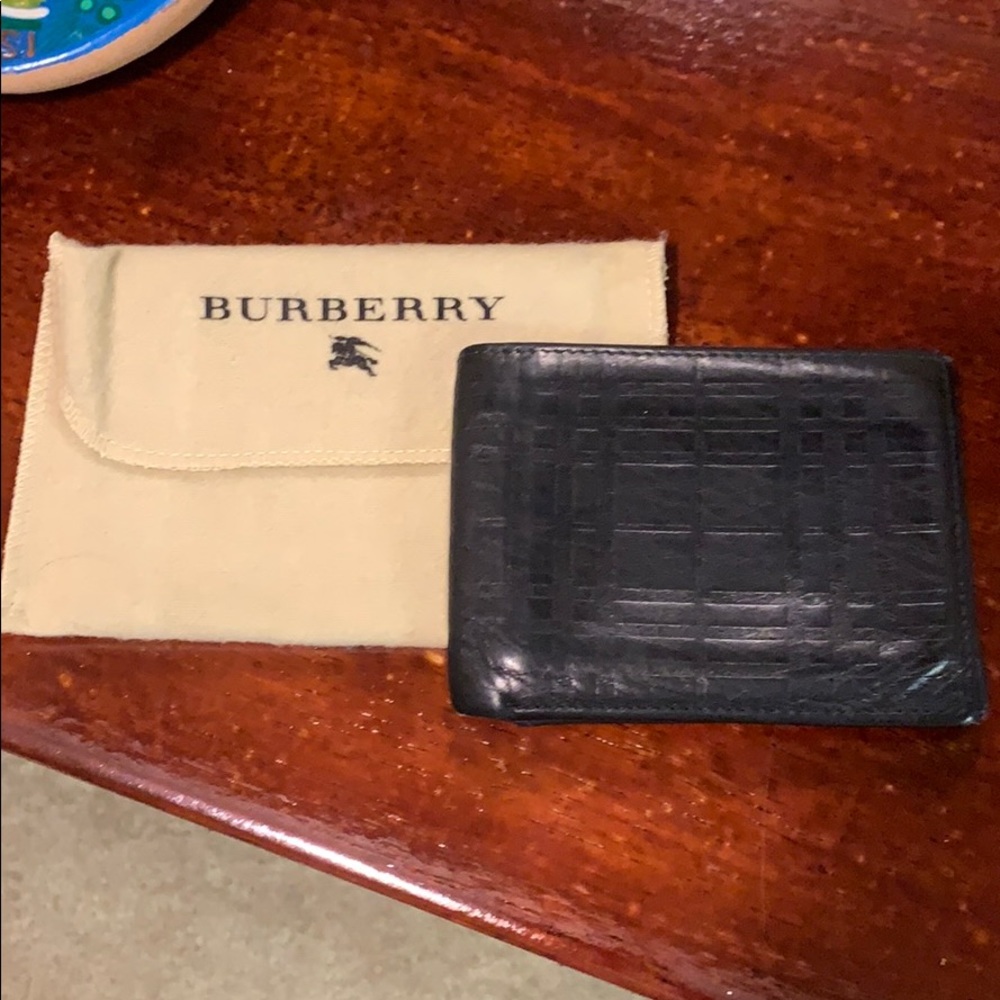 Burberry men’s wallet.